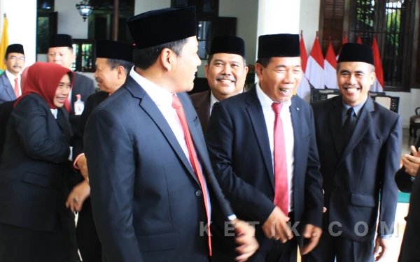 Thumbnail Berita - Bupati Sidoarjo Subandi: Kalau 6 Bulan Kerja Pejabat Tidak Bagus, Saya Mutasi Lagi