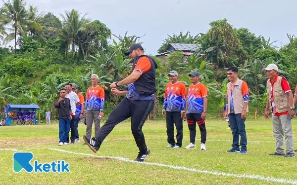 Thumbnail Bassam Kasuba Resmi Buka Turnamen Sepak Bola Piala Bupati Halsel 2025