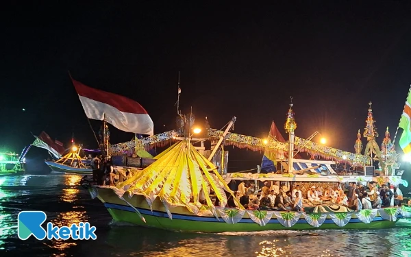 Thumbnail Berita - Spektakuler! Shalawat Burdah di Laut Mimbo Siap Jadi Magnet Wisata Religi Internasional ala Situbondo