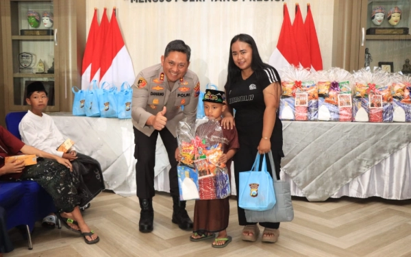 Thumbnail Polres Malang Gelar Khitan Massal Gratis, Puluhan Anak Dapat Bingkisan dan Sembako
