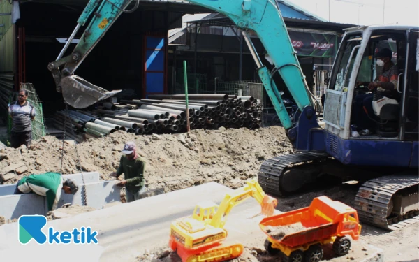 Thumbnail Berita - Pemkab Sidoarjo Betonisasi Jalan Kureksari, Warga Gembira Bakal Tak Rusak dan Banjir Lagi