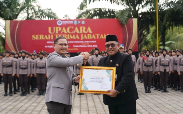 Thumbnail Berita - Kepala SMAN 2 Taruna Bhayangkara di Banyuwangi Berganti! Perkuat Karakter, Disiplin dan Prestasi Menuju Jatim Cerdas