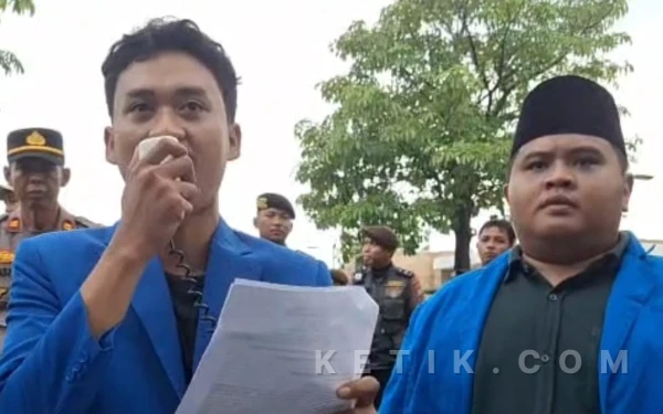 Thumbnail Berita - Buntut Agresi Militer, PMII Jatim Geruduk Konjen AS Surabaya Desak Deportasi WNA Amerika