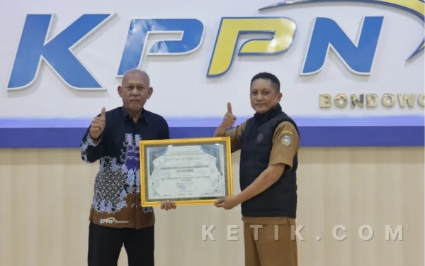 Thumbnail Berita - DPMD Situbondo Raih Penghargaan Pengajuan Dana Desa Tercepat 2025