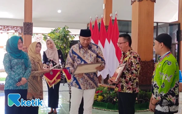 Thumbnail Berita - Bupati Situbondo Serahkan Penghargaan Anugerah Inovasi Daerah