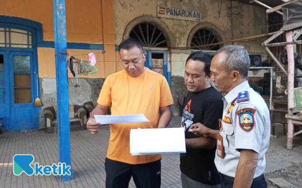 Thumbnail Berita - Reaktivasi Jalur Kereta Api, Bupati Situbondo Tinjau Stasiun Panarukan