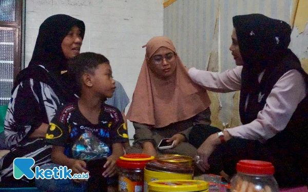 Thumbnail Takziah Bocah Tewas Tenggelam, Wabup Mimik Idayana Ajak Orang Tua Jaga Keselamatan Anak-Anak