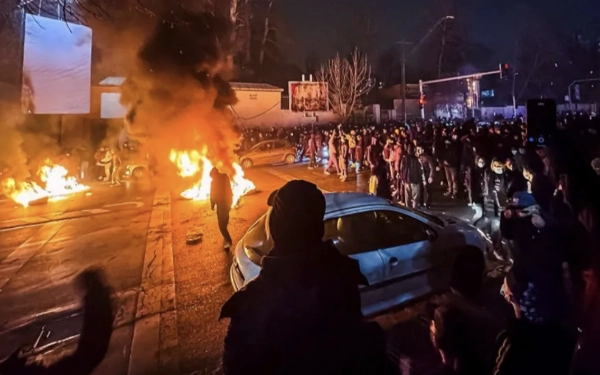 Thumbnail Makin Panas, Kelompok HAM Sebut Korban Tewas Demo Anti-Pemerintah Iran Tembus 500 Orang