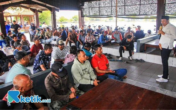 Thumbnail Calon Bupati Sidoarjo-Cawabup Mimik Bertemu Nelayan dan Petambak Sedati; Warga Bilang Orangnya Memang Baik