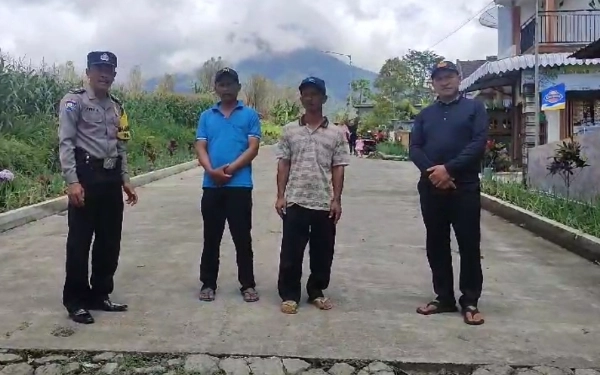 Thumbnail Viral Warga Dusun Segelan di Kabupaten Malang Perbaiki Jalan Desa Secara Swadaya, Ini Faktanya