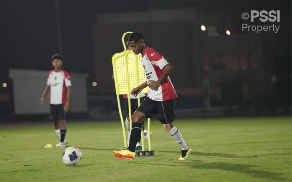 Thumbnail Berita - Tendang Kungfu Pemain Lawan, Pemain Timnas U-20 Fadly Alberto Hengga Menyesal dan Minta Maaf