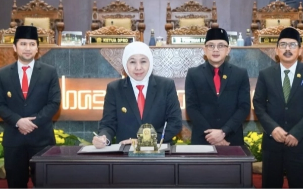 Thumbnail DPRD Jatim Sahkan Raperda RPJMD 2025-2029, Gubernur Khofifah Optimis Wujudkan Kemakmuran