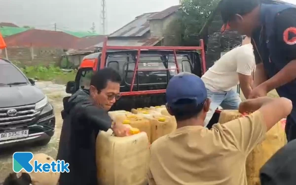Thumbnail Tinjau Banjir di Obi dan Posko Bencana di Labuha, Wabup Halsel Beri Dua Jempol ke Wartawan