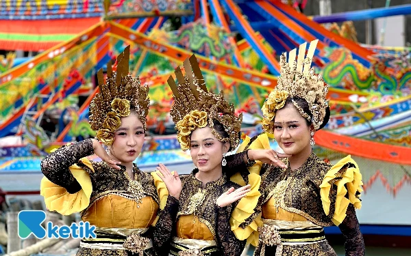 Thumbnail Tradisi Rokat Desa dan Petik Laut, Warga Tamberu Timur Gelar Pawai Perahu dan Lomba Hias Perahu