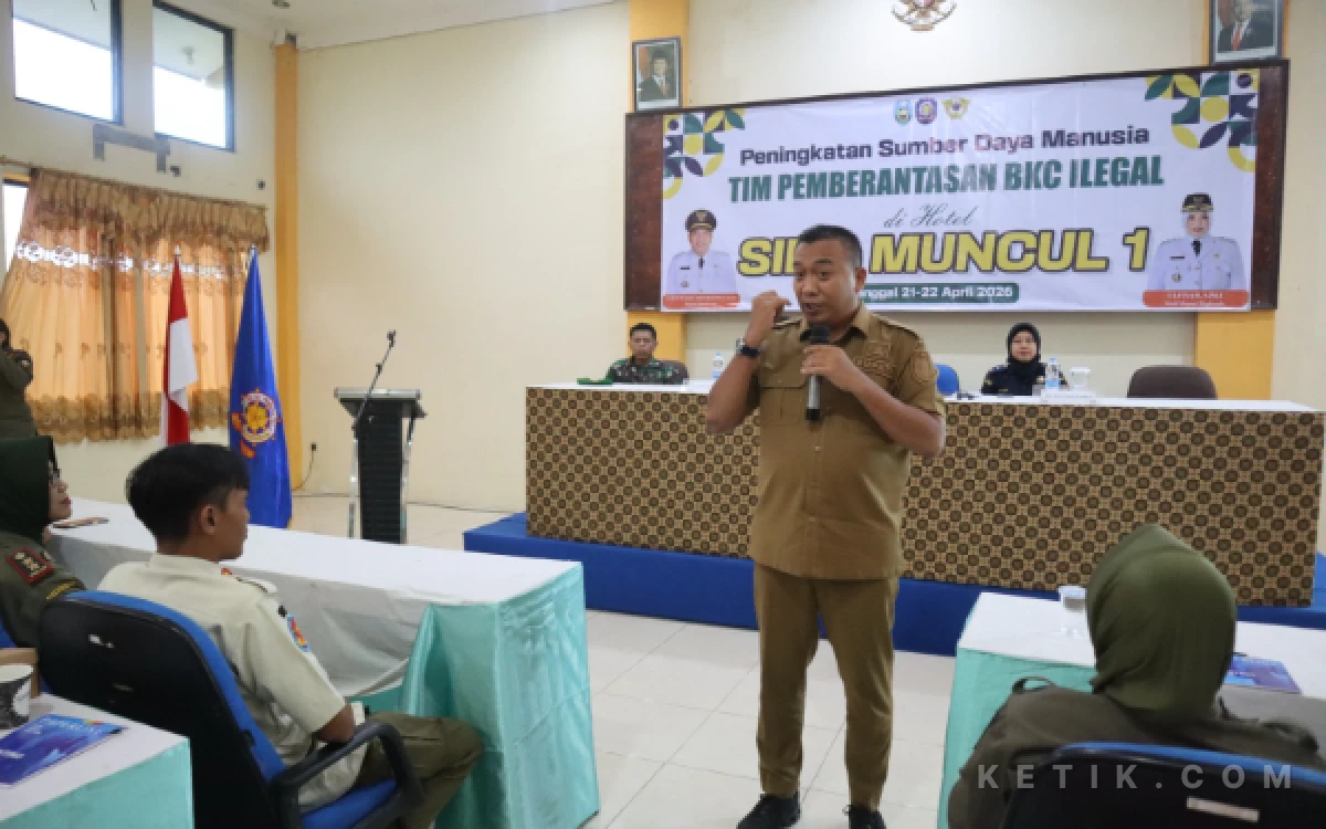 Bupati Situbondo Buka Bimtek Penguatan SDM Pemberantasan Rokok Ilegal
