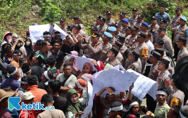 Thumbnail Berita - Berhasil Amankan Aksi Demo PT LKT, Wakapolres Abdya: untuk Menjaga Ketertiban