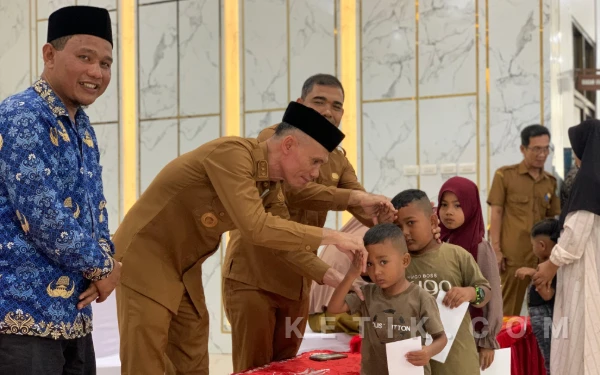 Thumbnail Berita - Menjelang Idulfitri, Pemkab Abdya dan BSI Santuni Ratusan Anak Yatim