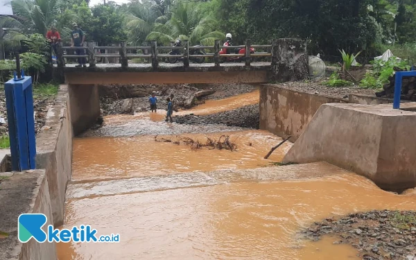 Thumbnail Berita - Warga Tani di Abdya Kecewa, CV Simpati Diduga Kerjakan Rehabilitasi Irigasi Asal Jadi