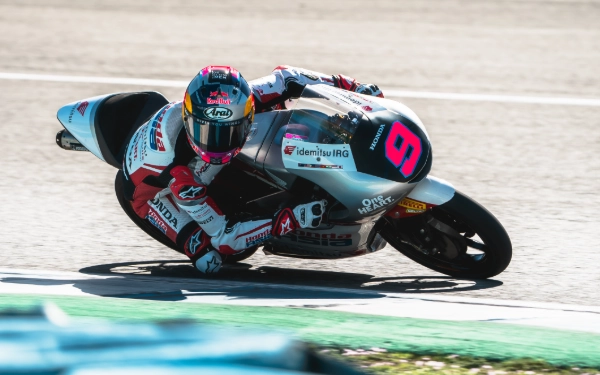 Thumbnail Berita - Veda Pecahkan Rekor Mario Aji, Debut Moto3 Langsung Tembus Q2