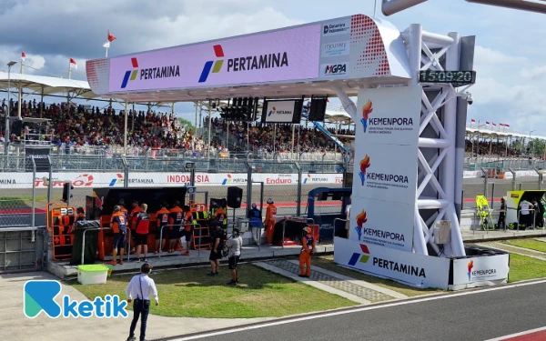 The Power of Erik Thohir! Logo Kemenpora Kuasai Starting Grid Sirkuit Mandalika