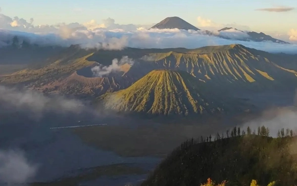 Thumbnail Berita - Catat Tanggalnya! Ini Jadwal Penutupan Taman Nasional Bromo Tengger Semeru Sepanjang 2026