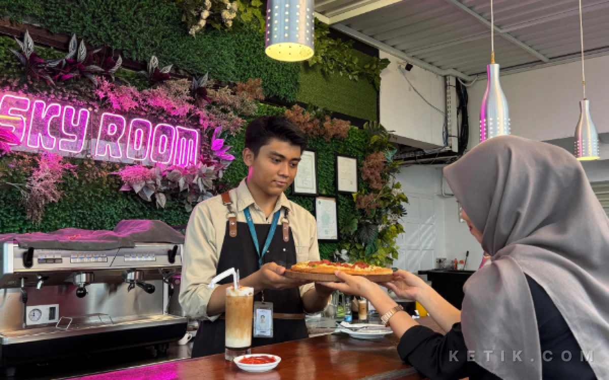 Thumbnail Berita - Skyroom Cafe HOTEL THE 1O1 Malang OJ Luncurkan Paket "Work and Chill", Sensasi WFH di Rooftop Tertinggi Kota Malang