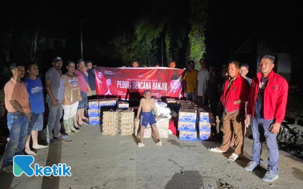 Thumbnail Berita - M. Fikra Dahana Tembus Banjir hingga Pelosok, Pastikan Bantuan DPC PDI Perjuangan Tepat Sasaran