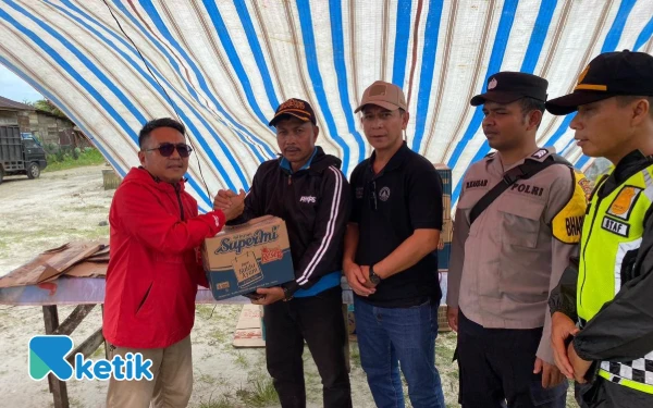 Thumbnail Berita - Korban Banjir di Aceh Singkil Terima Bantuan Pangan dari Ketua PDI Perjuangan Aceh