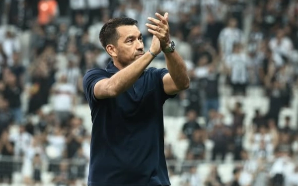 Thumbnail Giovanni van Bronckhorst Dikabarkan Tinggal Tanda Tangan Kontrak sebagai Pelatih Timnas Garuda