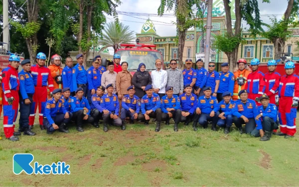 Thumbnail Berita - Pemkab Situbondo Tambah Damkar Baru, Wabup Ulfiyah Komitmen Anggarkan Pengadaan Lagi Tahun Depan