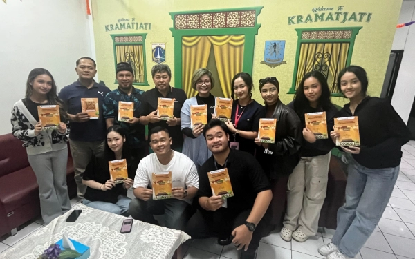 Thumbnail Mahasiswa LSPR Luncurkan Booklet Gebyar UMKM Condet, Dukung Pelestarian Budaya Betawi dan Digitalisasi UMKM