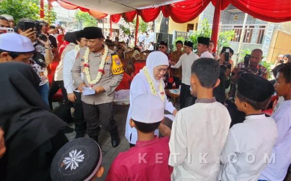 Thumbnail Berita - Blusukan Bareng Wagub Emil dan Kapolda Jatim! Ini yang Dilakukan Gubernur Khofifah di Bulak Banteng