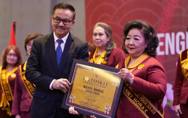 Thumbnail Berita - Sekda Jufri Rahman Resmi Kukuhkan Pengurus IWATI Sulsel 2025-2030, Dorong Kolaborasi Sosial