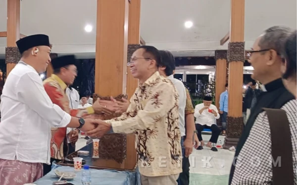 Thumbnail Berita - Bupati Situbondo Gelar ‘Atellas’ Bersama Rakyat, Perkuat Silaturahmi di Momen Idulfitri
