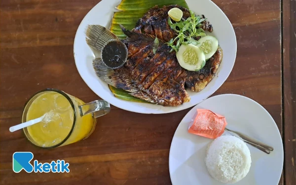 Thumbnail Berita - Kuliner Keluarga dengan Suasana Desa, Warung Apung Rahmawati Sidoarjo Bikin Pengunjung Betah!