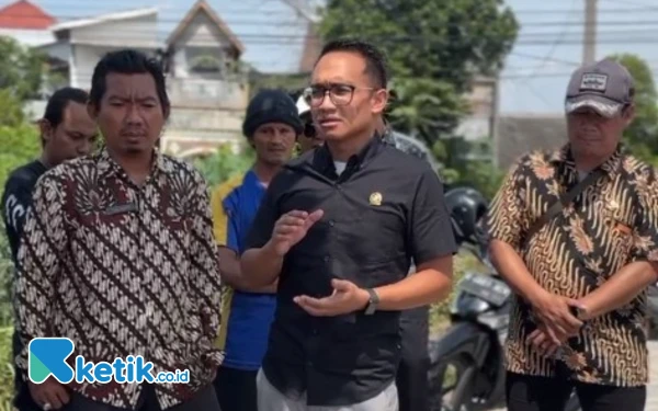 Thumbnail Bantu Bangun Jalan Desa, Anggota DPRD Sidoarjo Pratama Yudhiarto Didoakan Selalu Sukses