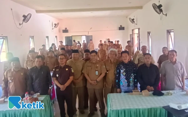 Thumbnail Berita - Tingkatkan Kapasitas Kepala Desa, DPC Apdesi Situbondo Gelar Penyuluhan Hukum