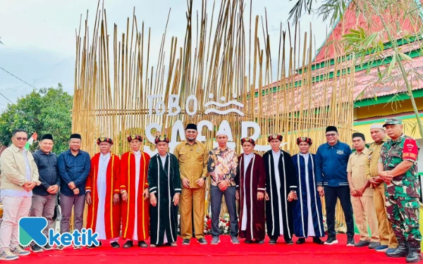 Thumbnail Festival Tobo-Tobo Safar: Jejak Adat, Identitas Kolektif, dan Kehadiran Bupati Halsel di Bobawa