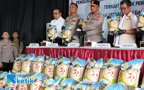 Thumbnail Berita - Polda Jatim Bongkar Praktik Curang Produsen Beras di Sidoarjo, Palsukan Label Halal dan SNI
