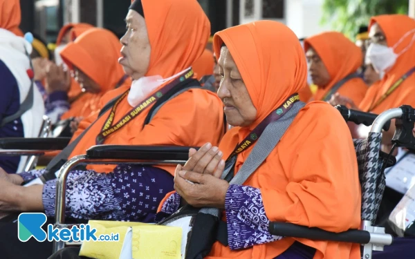 Thumbnail CJH Sidoarjo Pertama Terbang ke Makkah, Dilepas Bupati Subandi Masuk Kloter 11