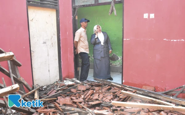 Thumbnail Berita - Tinjau Sekolah Ambruk, Wabup Situbondo Minta Operator Sekolah Akurat dalam Pendataan