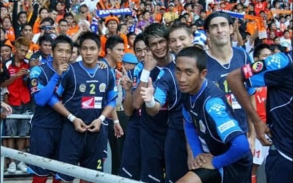 Thumbnail Gelar ISL 2009-2010, Momen Heroik Arema dan Kebanggaan Malang yang Abadi