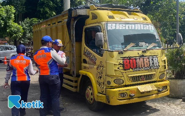Thumbnail Gelar Razia Gabungan, Dishub Kota Malang Tegaskan Angkutan Barang Harus Patuhi Aturan