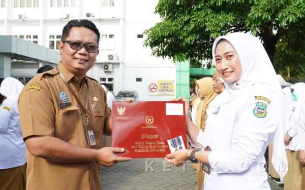 Thumbnail Berita - 10 Tahun Lebih Mengabdi, 49 PNS RSUD dr. Darsono Pacitan Terima Satyalancana Karya Satya