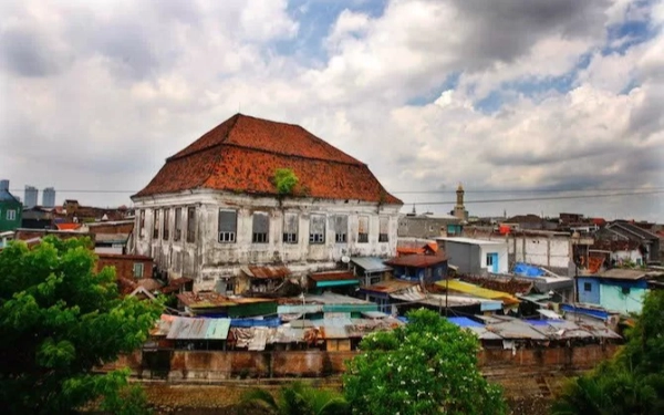 Thumbnail 21 KK Penghuni Gedung Setan Surabaya Memilih Hengkang karena Trauma