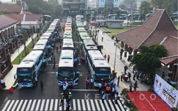 Thumbnail Berita - Mudik Gratis Sidoarjo Berangkat, Pemudik: Terima Kasih Pak Bupati Subandi
