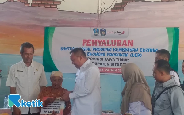 Thumbnail Berita - Bupati Situbondo Minta Penerima Bansos UEP Gunakan Uang untuk Modal Usaha
