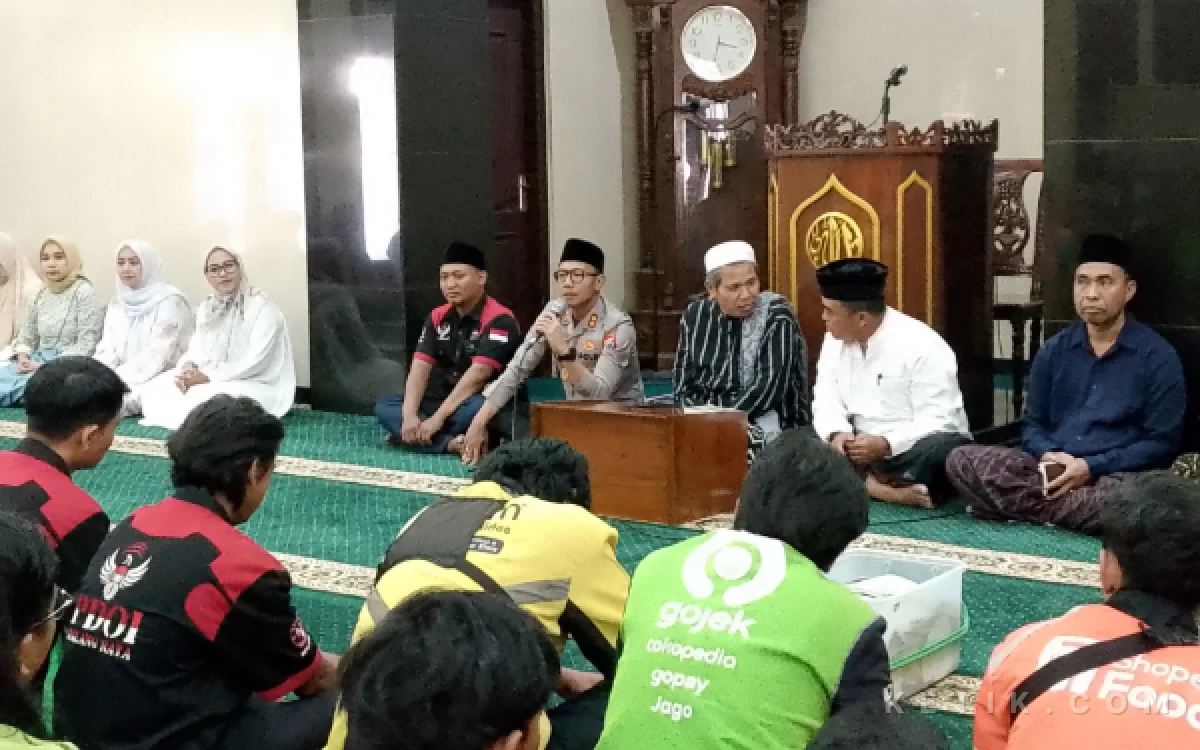 Thumbnail Berita - Polres Malang Rangkul Pengemudi Ojol, Merawat Rasa Aman di Tengah Masyarakat