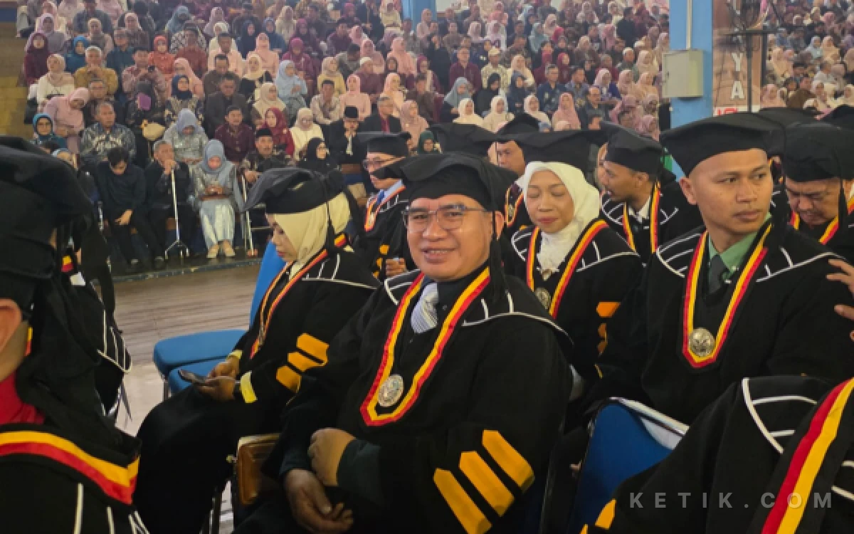 Thumbnail Berita - Ketua BAZNAS Kabupaten Bandung Yusuf Ali Tantowi Ikuti Wisuda Doktor UPI 2026