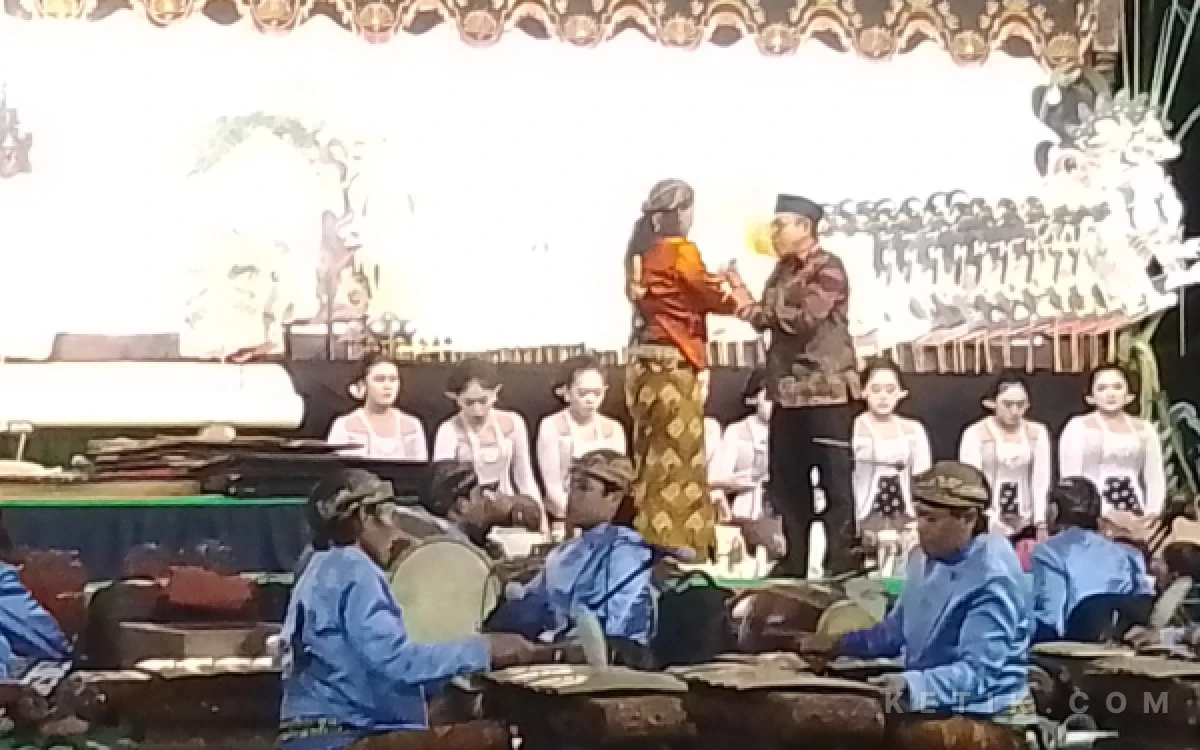 Thumbnail Berita - Tandai Dimulainya Musim Giling, PG Modjopanggung Gelar Wayang Kulit Semalam Suntuk